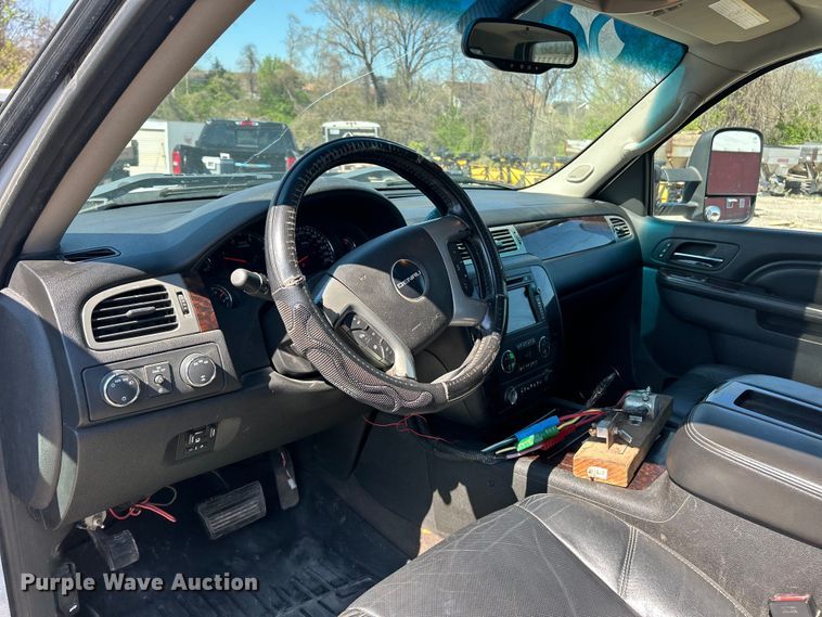 image for item FC5400 2011 GMC Sierra 2500HD Denali  Crew Cab pickup truck