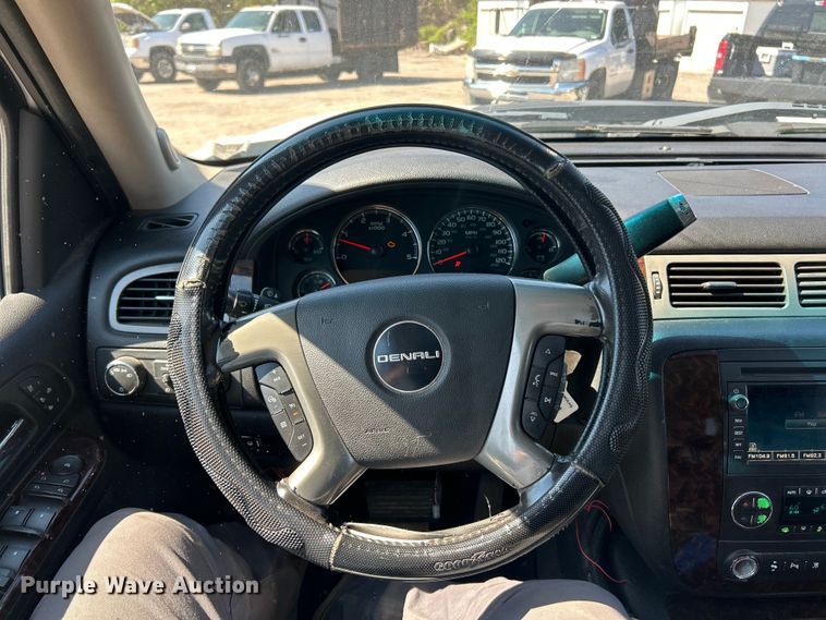 image for item FC5400 2011 GMC Sierra 2500HD Denali  Crew Cab pickup truck