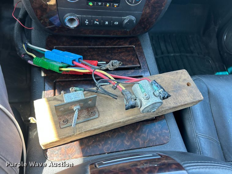 image for item FC5400 2011 GMC Sierra 2500HD Denali  Crew Cab pickup truck