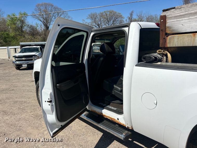 image for item FC5400 2011 GMC Sierra 2500HD Denali  Crew Cab pickup truck