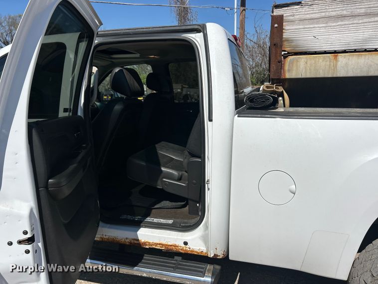 image for item FC5400 2011 GMC Sierra 2500HD Denali  Crew Cab pickup truck