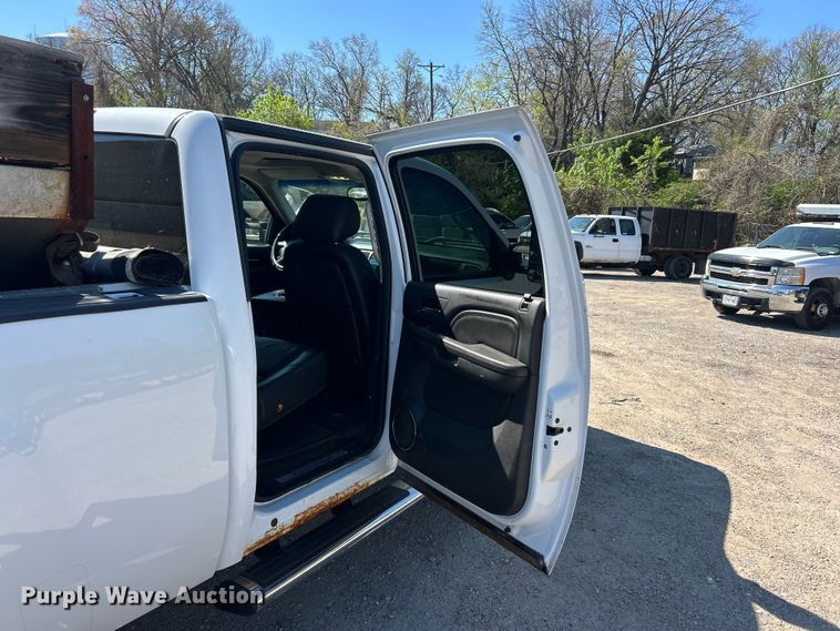 image for item FC5400 2011 GMC Sierra 2500HD Denali  Crew Cab pickup truck