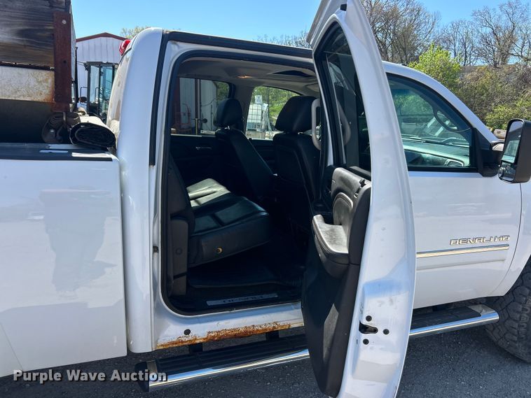 image for item FC5400 2011 GMC Sierra 2500HD Denali  Crew Cab pickup truck