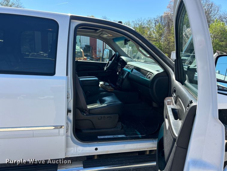 image for item FC5400 2011 GMC Sierra 2500HD Denali  Crew Cab pickup truck