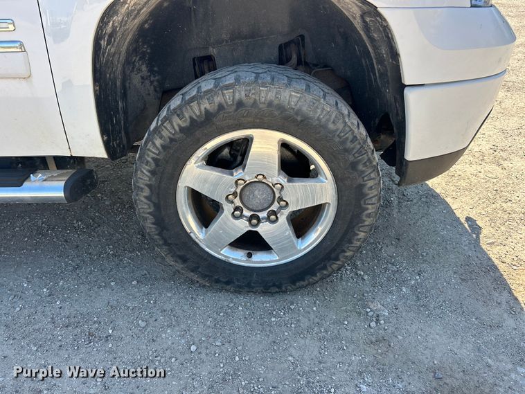 image for item FC5400 2011 GMC Sierra 2500HD Denali  Crew Cab pickup truck