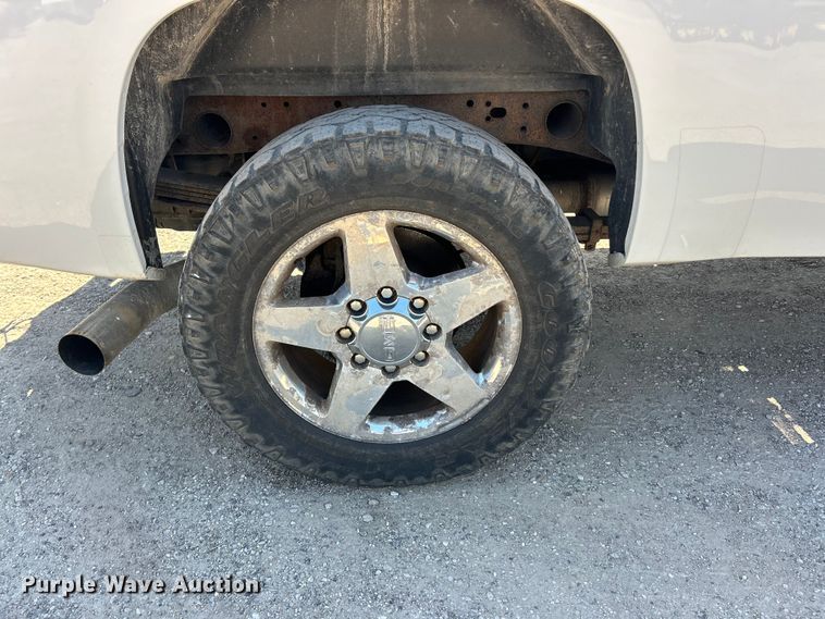 image for item FC5400 2011 GMC Sierra 2500HD Denali  Crew Cab pickup truck