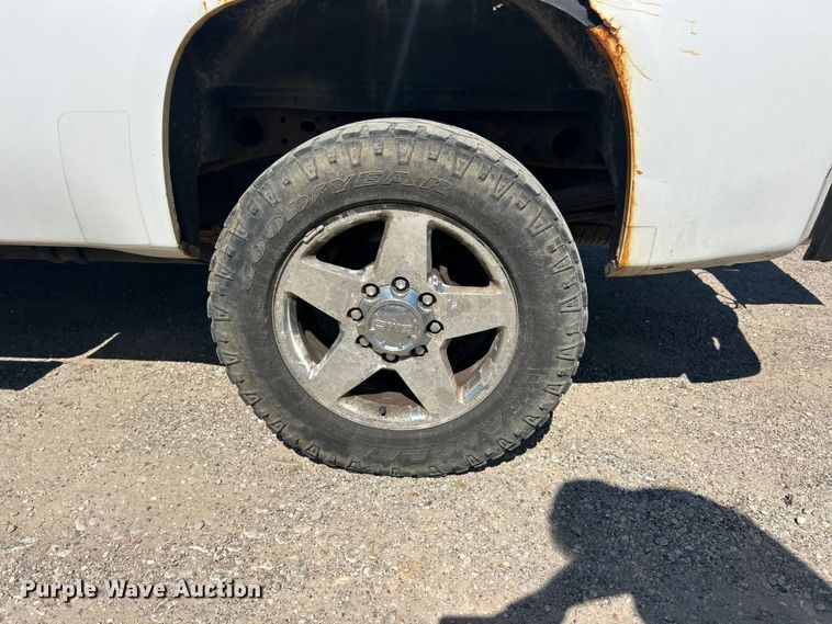 image for item FC5400 2011 GMC Sierra 2500HD Denali  Crew Cab pickup truck