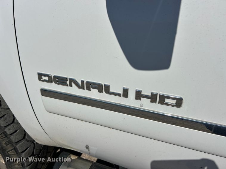 image for item FC5400 2011 GMC Sierra 2500HD Denali  Crew Cab pickup truck