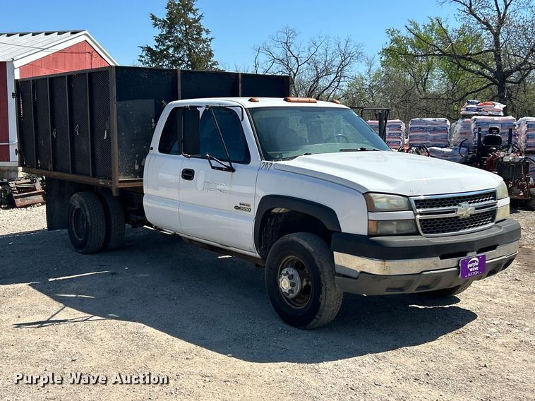 image for item FC5401 2005 Chevrolet Silverado 3500 Ext. Cab dump bed pickup truck