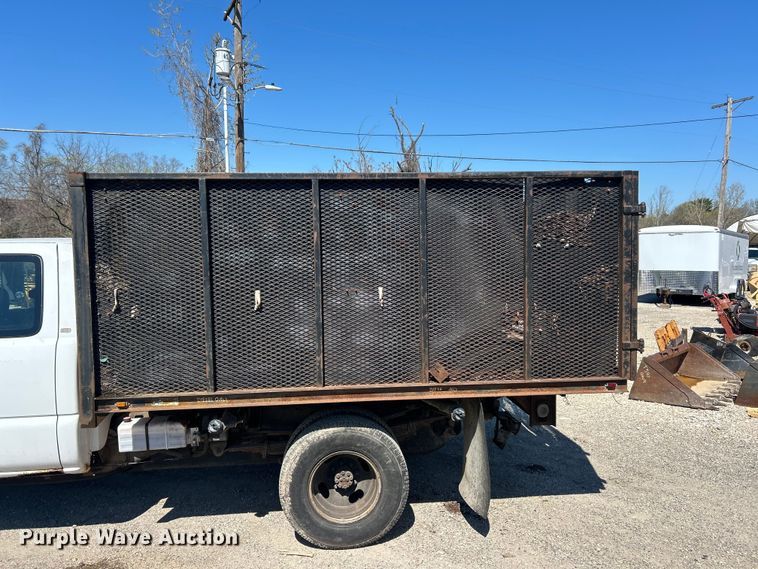 image for item FC5401 2005 Chevrolet Silverado 3500 Ext. Cab dump bed pickup truck