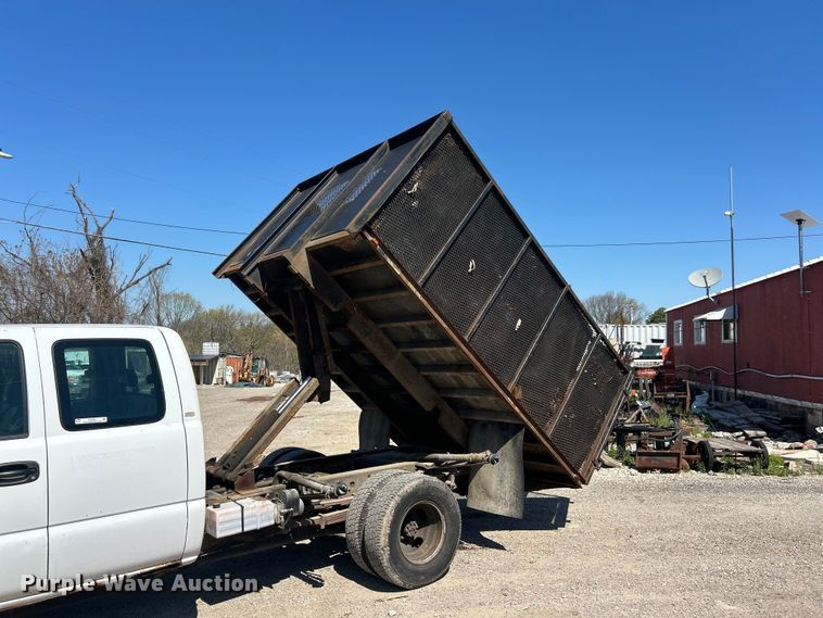 image for item FC5401 2005 Chevrolet Silverado 3500 Ext. Cab dump bed pickup truck