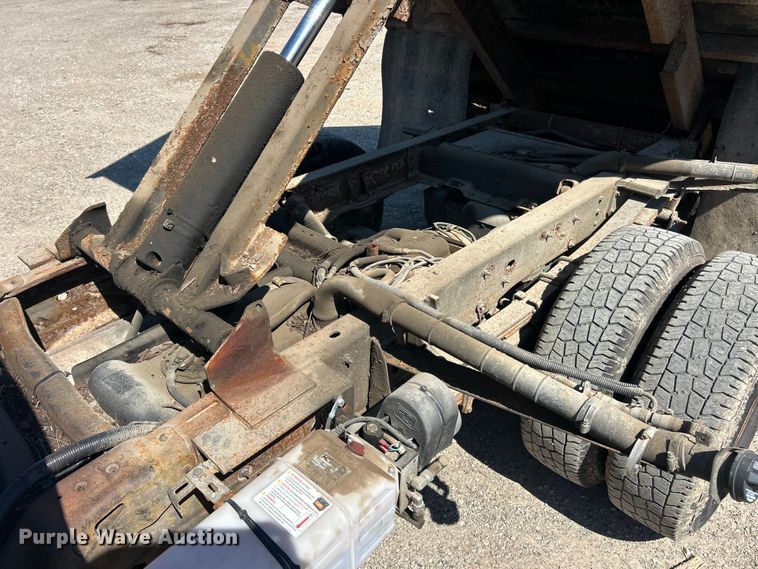 image for item FC5401 2005 Chevrolet Silverado 3500 Ext. Cab dump bed pickup truck