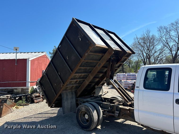 image for item FC5401 2005 Chevrolet Silverado 3500 Ext. Cab dump bed pickup truck