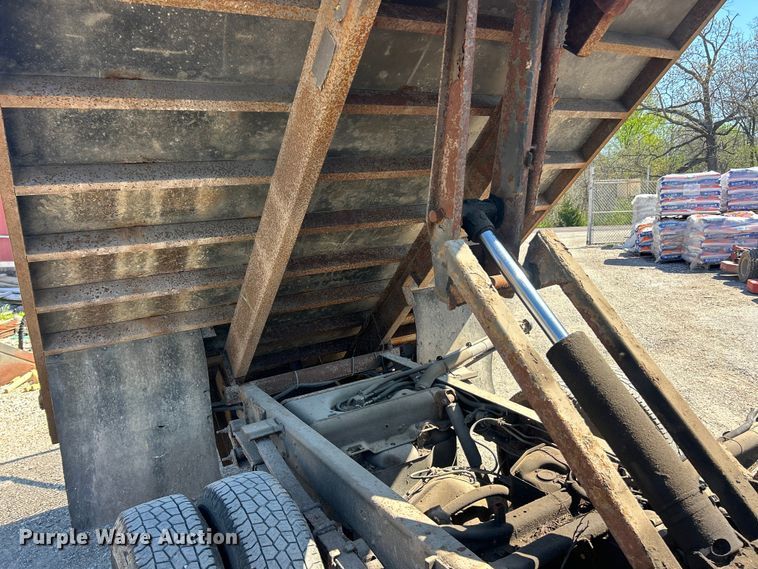 image for item FC5401 2005 Chevrolet Silverado 3500 Ext. Cab dump bed pickup truck