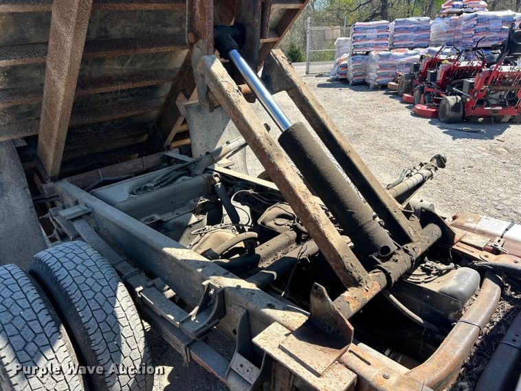 image for item FC5401 2005 Chevrolet Silverado 3500 Ext. Cab dump bed pickup truck