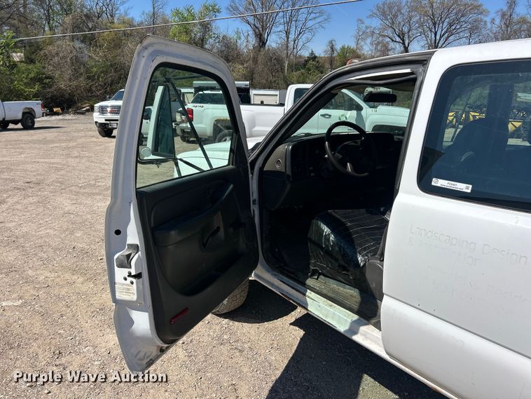 image for item FC5401 2005 Chevrolet Silverado 3500 Ext. Cab dump bed pickup truck