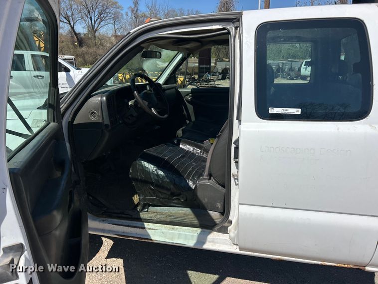 image for item FC5401 2005 Chevrolet Silverado 3500 Ext. Cab dump bed pickup truck