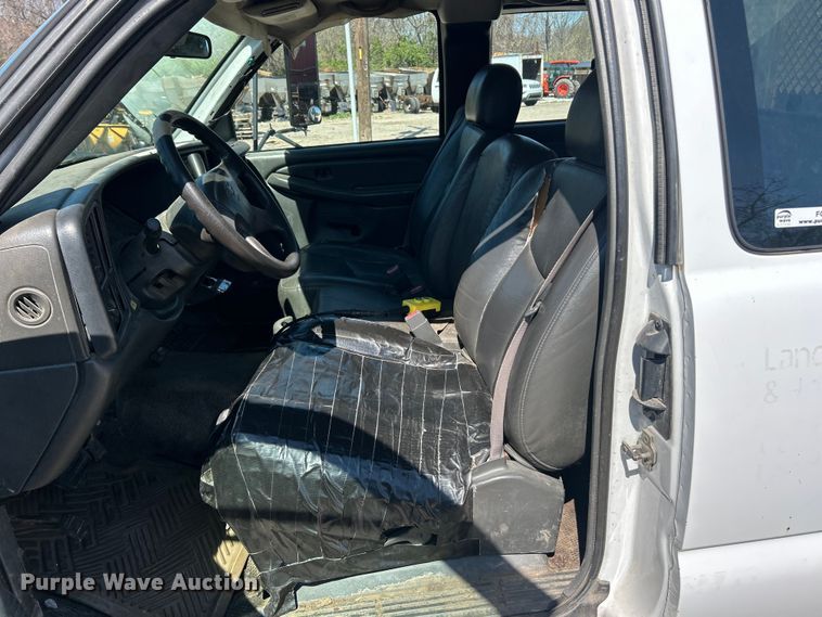 image for item FC5401 2005 Chevrolet Silverado 3500 Ext. Cab dump bed pickup truck