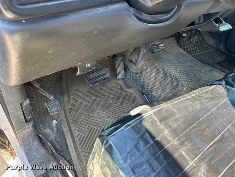 image for item FC5401 2005 Chevrolet Silverado 3500 Ext. Cab dump bed pickup truck