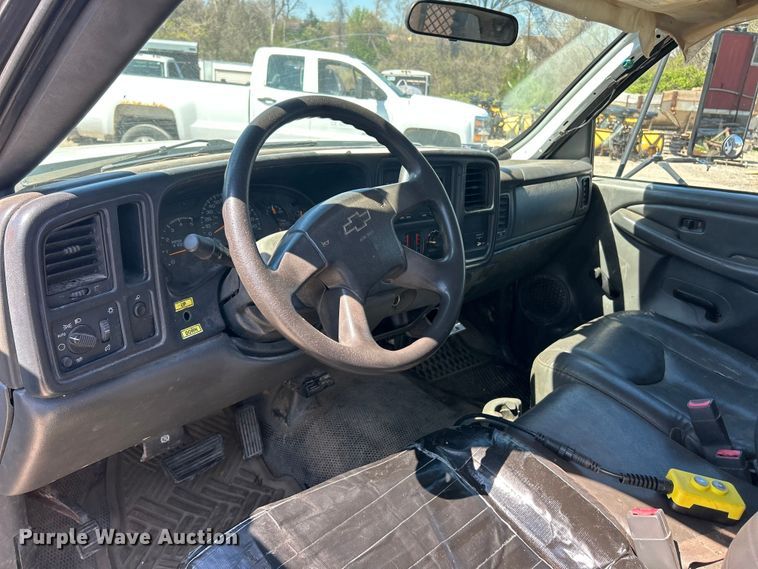 image for item FC5401 2005 Chevrolet Silverado 3500 Ext. Cab dump bed pickup truck