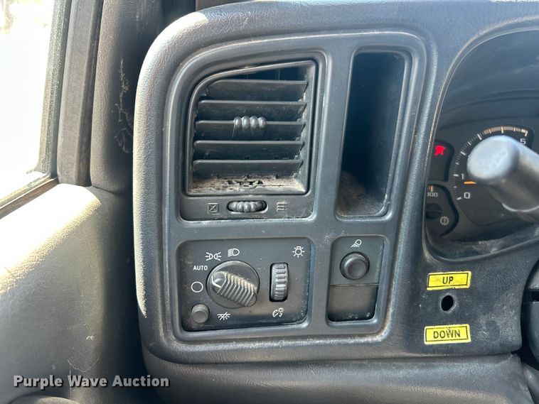 image for item FC5401 2005 Chevrolet Silverado 3500 Ext. Cab dump bed pickup truck