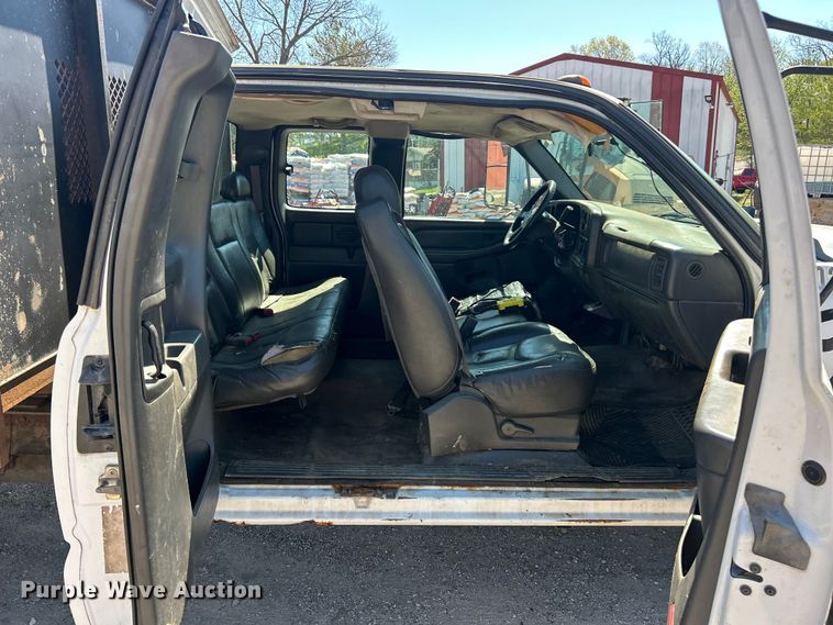 image for item FC5401 2005 Chevrolet Silverado 3500 Ext. Cab dump bed pickup truck