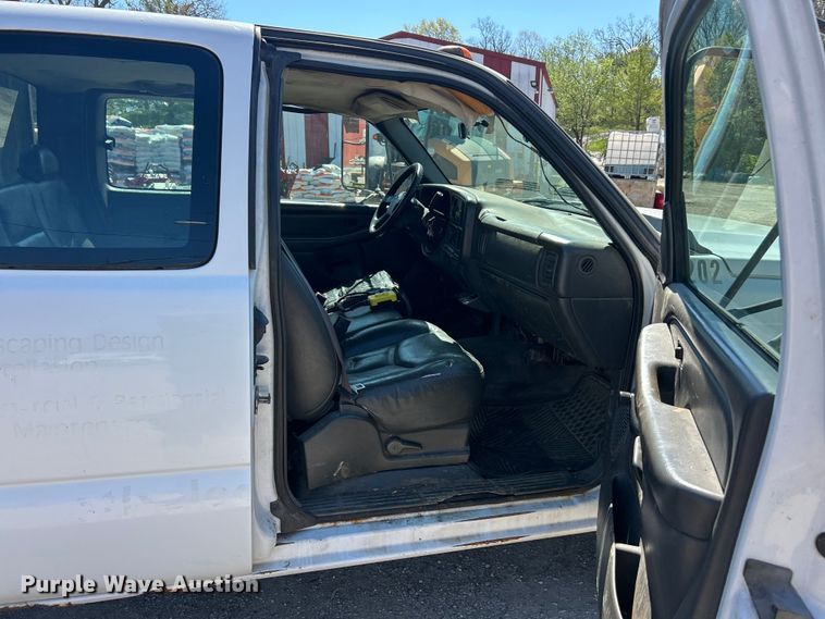 image for item FC5401 2005 Chevrolet Silverado 3500 Ext. Cab dump bed pickup truck