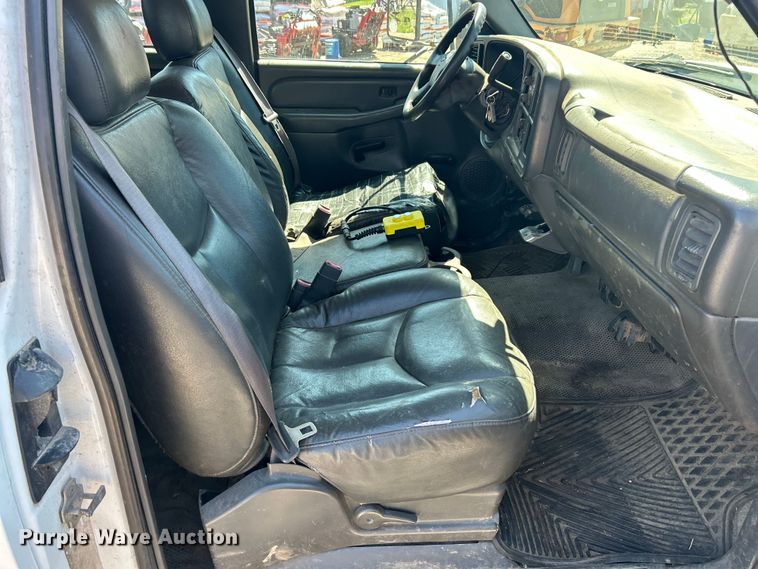 image for item FC5401 2005 Chevrolet Silverado 3500 Ext. Cab dump bed pickup truck