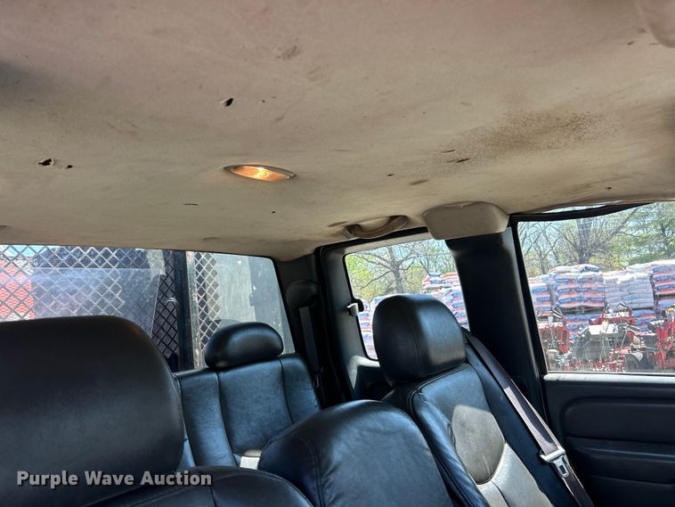 image for item FC5401 2005 Chevrolet Silverado 3500 Ext. Cab dump bed pickup truck