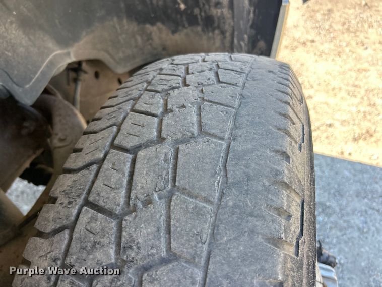 image for item FC5401 2005 Chevrolet Silverado 3500 Ext. Cab dump bed pickup truck