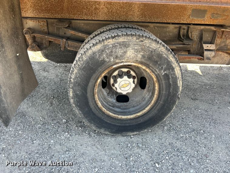 image for item FC5401 2005 Chevrolet Silverado 3500 Ext. Cab dump bed pickup truck