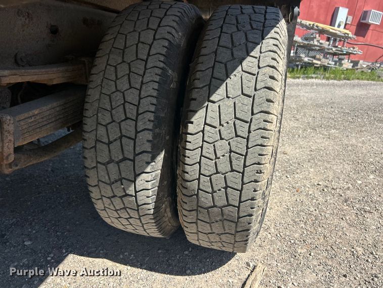 image for item FC5401 2005 Chevrolet Silverado 3500 Ext. Cab dump bed pickup truck