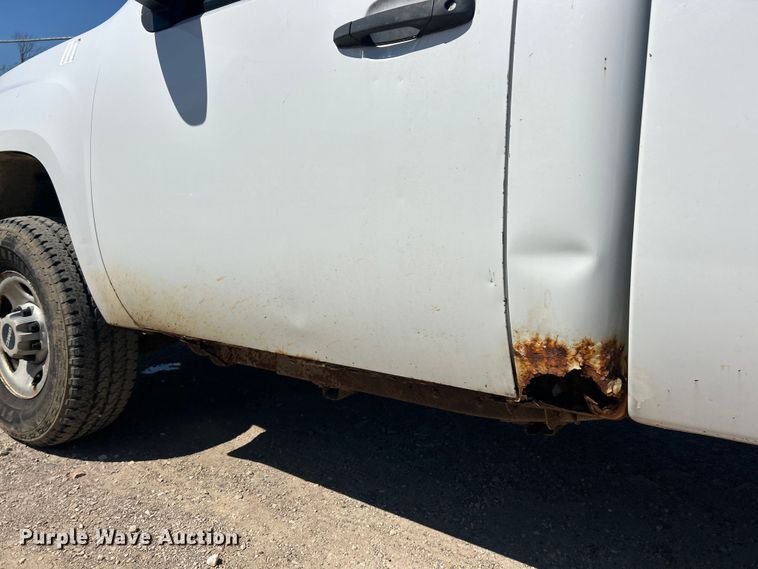 image for item FC5402 2008 GMC Sierra 2500HD pickup truck