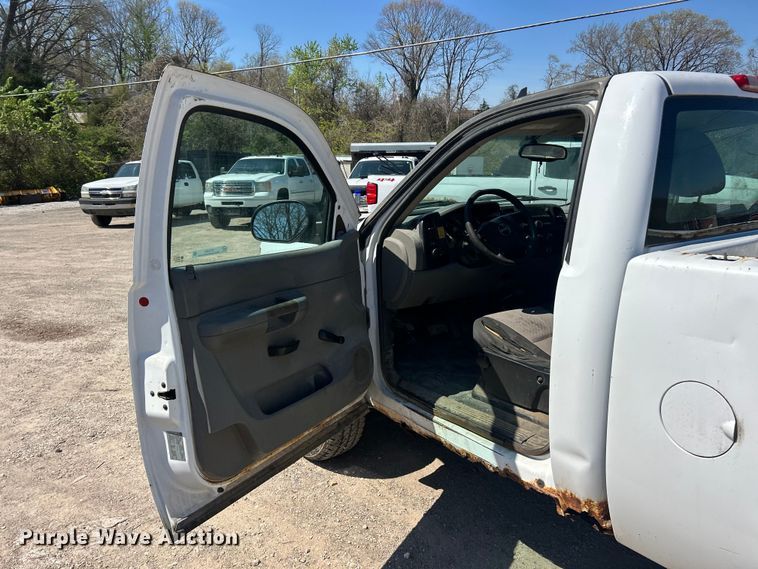 image for item FC5402 2008 GMC Sierra 2500HD pickup truck