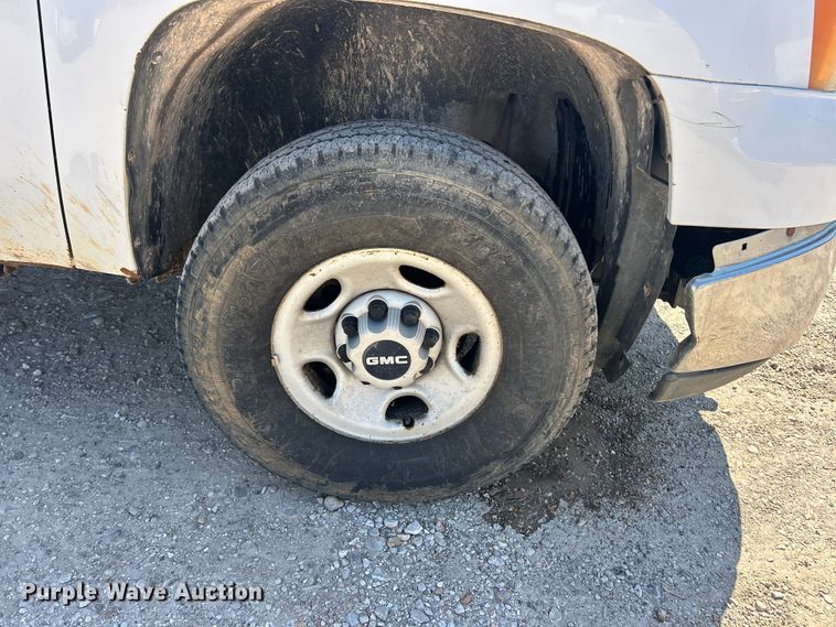 image for item FC5402 2008 GMC Sierra 2500HD pickup truck