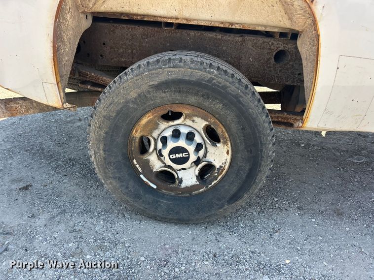 image for item FC5402 2008 GMC Sierra 2500HD pickup truck