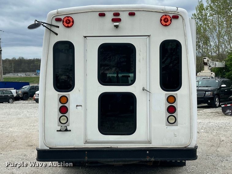 image for item FC5403 2009 Ford E450 Super Duty shuttle bus