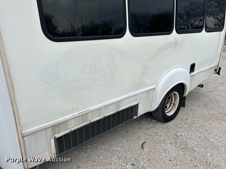 image for item FC5403 2009 Ford E450 Super Duty shuttle bus