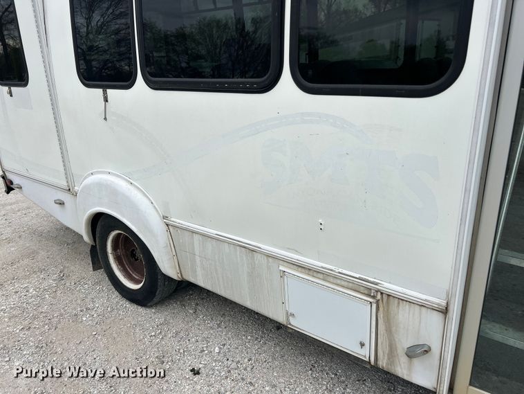 image for item FC5403 2009 Ford E450 Super Duty shuttle bus