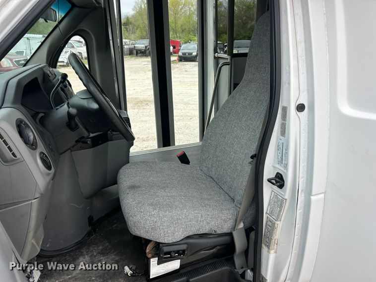 image for item FC5403 2009 Ford E450 Super Duty shuttle bus