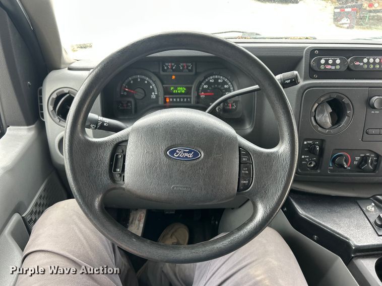 image for item FC5403 2009 Ford E450 Super Duty shuttle bus