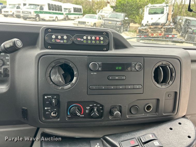 image for item FC5403 2009 Ford E450 Super Duty shuttle bus