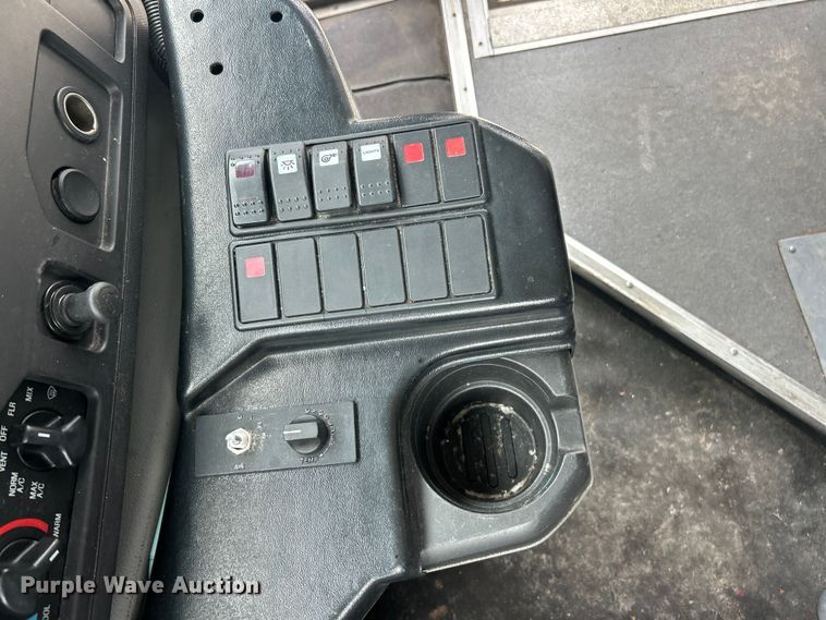 image for item FC5403 2009 Ford E450 Super Duty shuttle bus