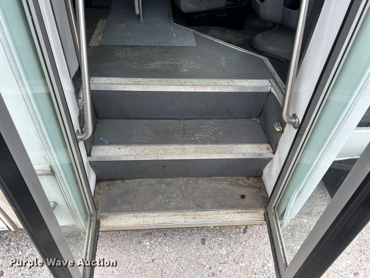 image for item FC5403 2009 Ford E450 Super Duty shuttle bus