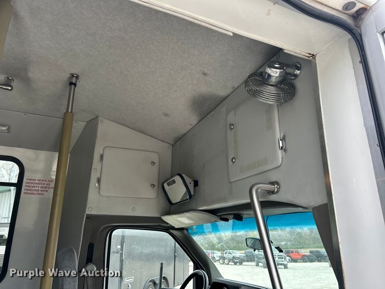 image for item FC5403 2009 Ford E450 Super Duty shuttle bus