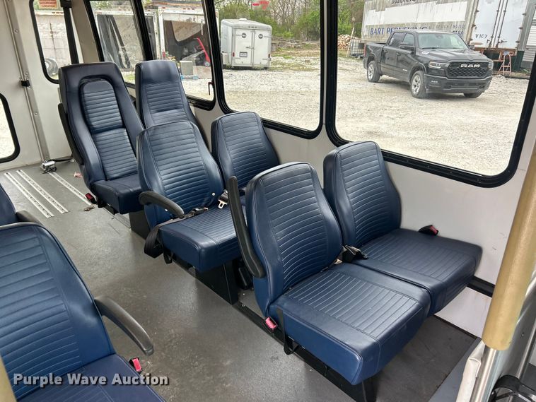 image for item FC5403 2009 Ford E450 Super Duty shuttle bus