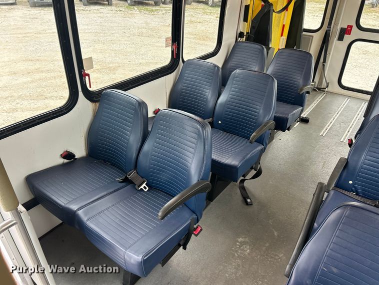 image for item FC5403 2009 Ford E450 Super Duty shuttle bus