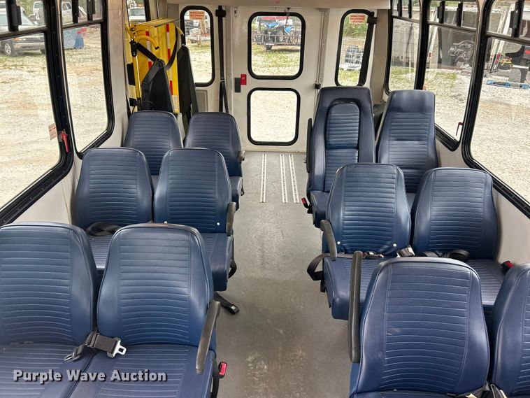 image for item FC5403 2009 Ford E450 Super Duty shuttle bus