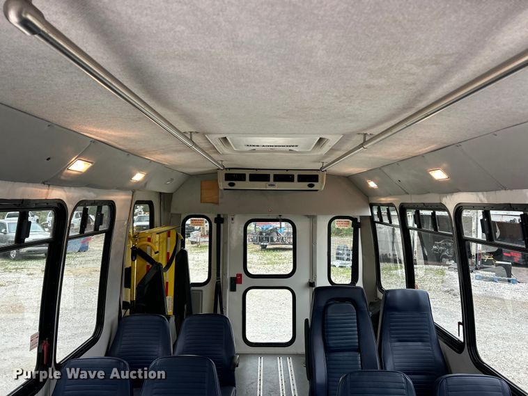 image for item FC5403 2009 Ford E450 Super Duty shuttle bus