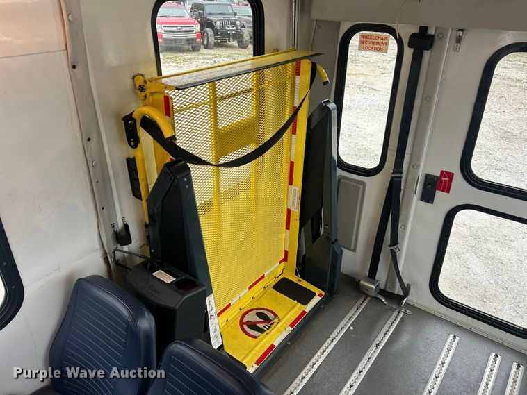 image for item FC5403 2009 Ford E450 Super Duty shuttle bus